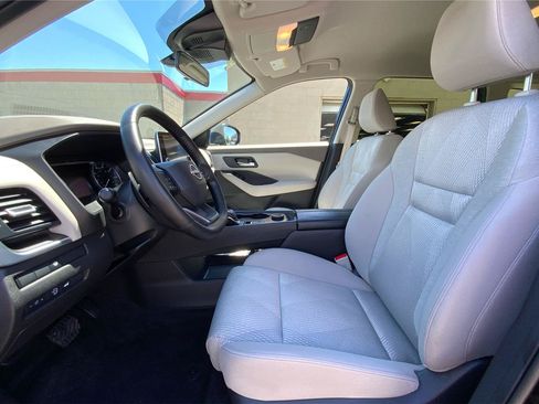 Used 2025 Nissan Rogue SV AWD/4WD image 10