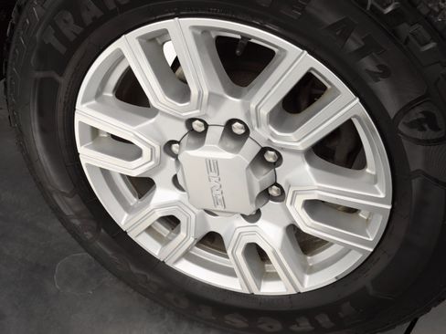 Used 2020 GMC Sierra 2500 SLE w/ SLE Value Package; image 10