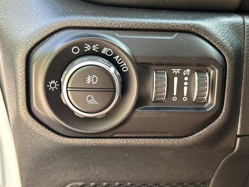 Used 2021 Jeep Gladiator Overland w/ Popular Equipment Package AWD/4WD image 23