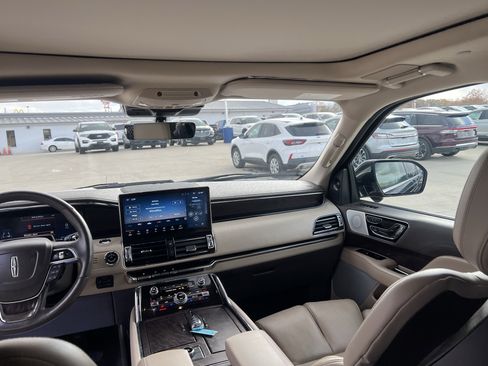 Used 2023 Lincoln Navigator Reserve image 23