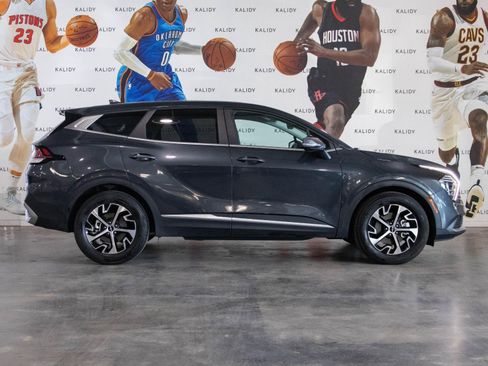 Used 2024 Kia Sportage EX image 18