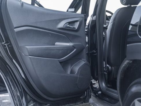 Used 2025 Chevrolet Trax LT w/ LT Convenience Package image 31