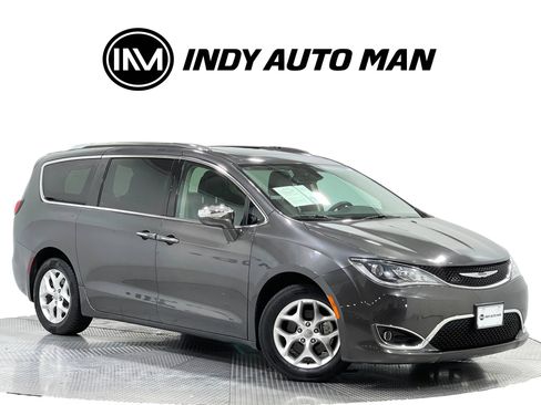 Used 2020 Chrysler Pacifica Limited FWD image 2