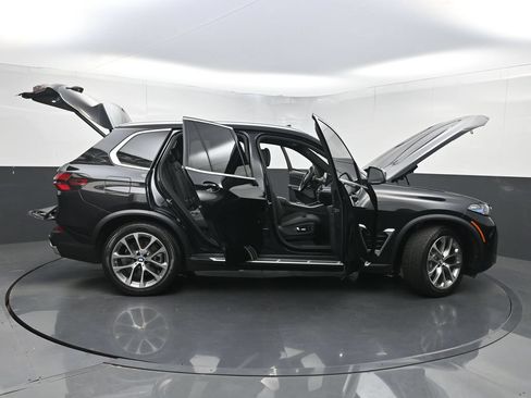 Used 2025 BMW X5 xDrive40i w/ Climate Comfort Package AWD/4WD image 39
