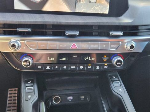 Used 2024 Kia Telluride SX FWD image 17
