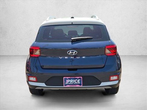 Used 2025 Hyundai Venue Limited FWD image 6