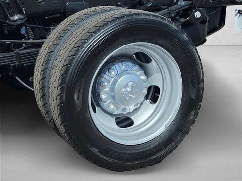 New 2026 RAM 5500 Tradesman w/ Chrome Appearance Group AWD/4WD image 11
