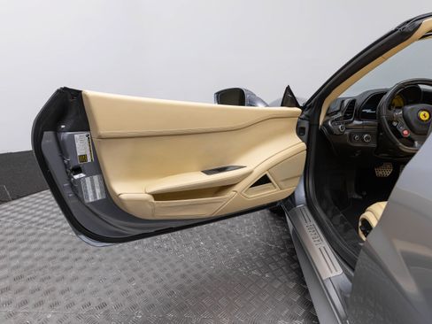 Used 2013 Ferrari 458 Spider RWD image 12