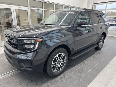 New 2025 Ford Expedition Active image 5