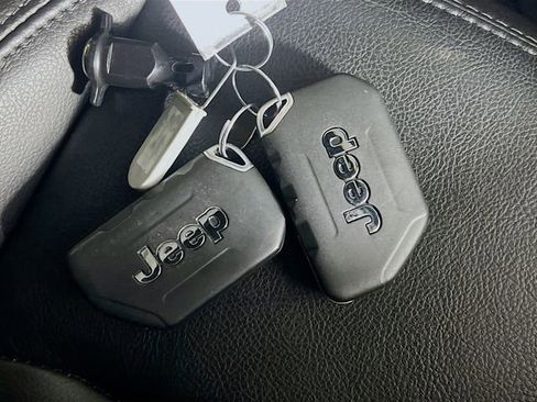 Used 2022 Jeep Wrangler Unlimited Sahara image 33