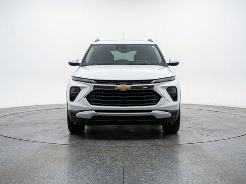 Used 2025 Chevrolet TrailBlazer LT FWD image 2