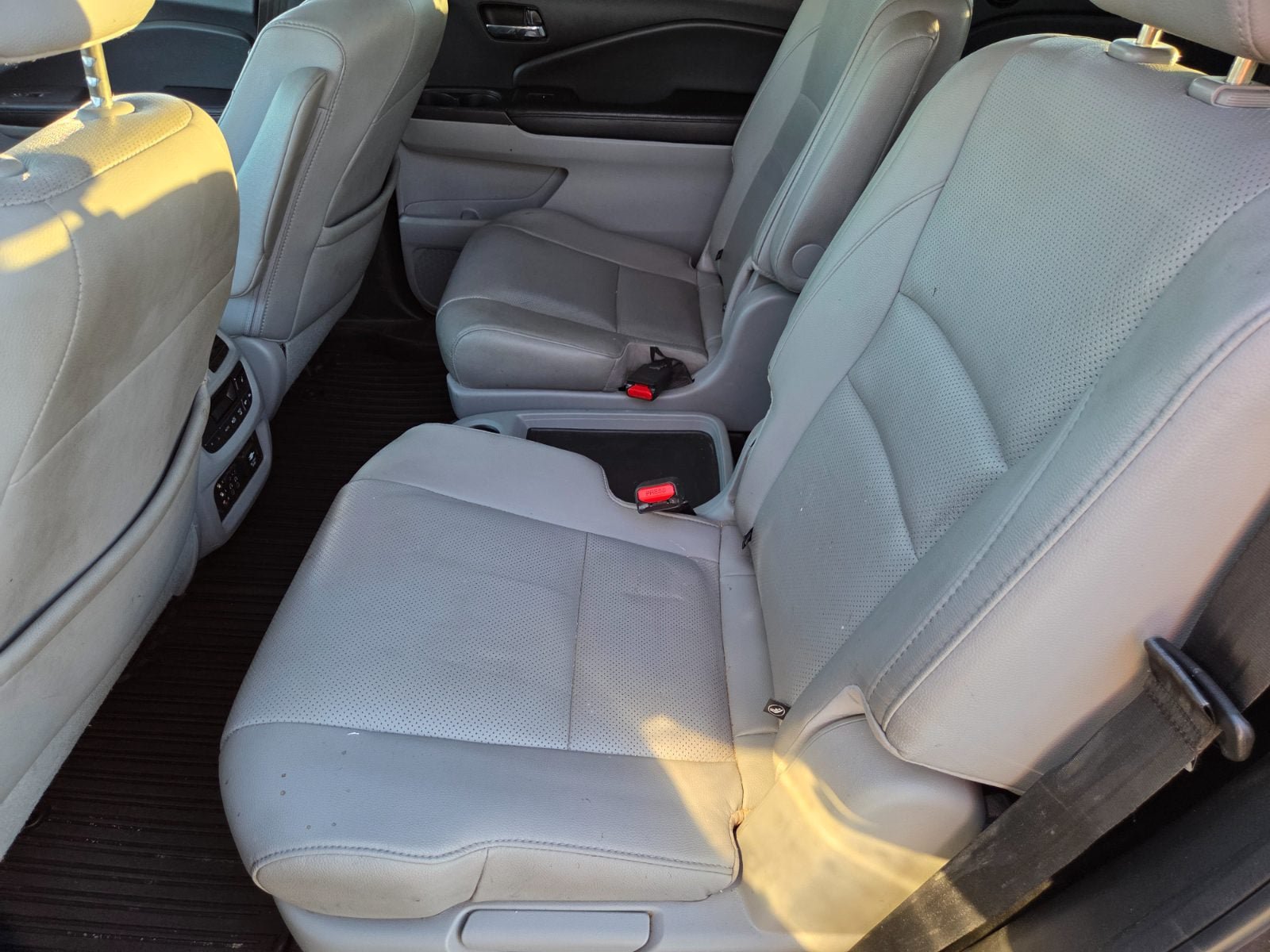 Used 2017 Honda Pilot Elite image 9