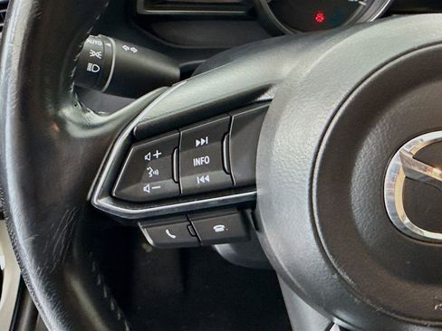 Used 2018 MAZDA MAZDA3 Touring image 11