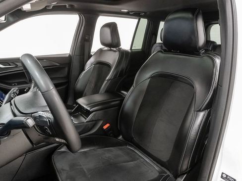 Used 2024 Jeep Grand Cherokee Altitude image 10