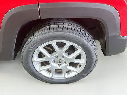 Used 2023 Jeep Renegade Latitude AWD/4WD image 11