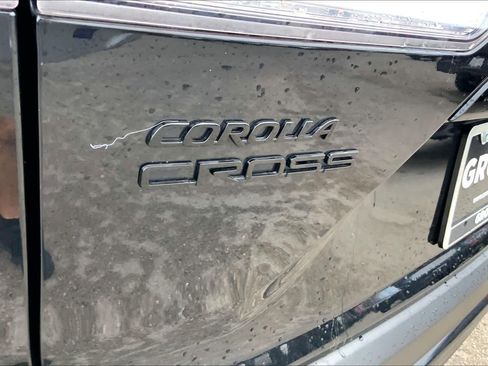 Used 2025 Toyota Corolla Cross SE image 29