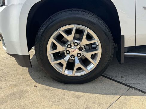 Used 2017 GMC Yukon SLT image 9