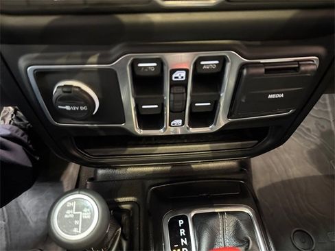 Used 2019 Jeep Wrangler Unlimited Sahara w/ Quick Order Package 24M Moab image 16