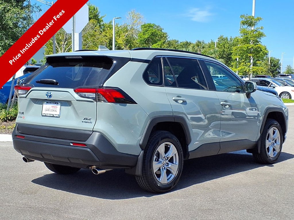 Used 2022 Toyota RAV4 XLE AWD/4WD image 8