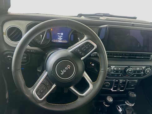 Used 2024 Jeep Wrangler Unlimited Sahara AWD/4WD image 17