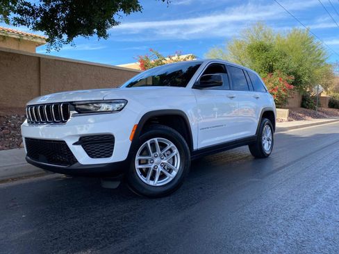 Used 2024 Jeep Grand Cherokee Laredo X w/ Trailer Tow Package image 67