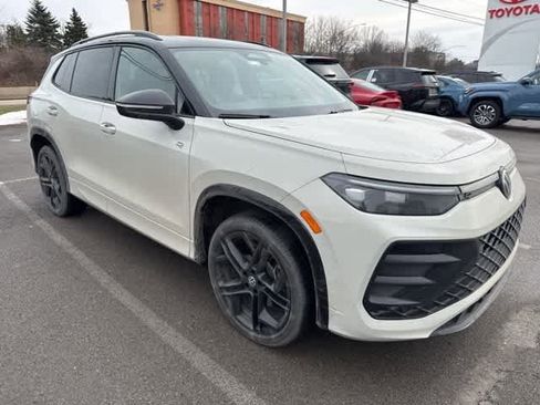 Used 2026 Volkswagen Tiguan SE R-Line image 2