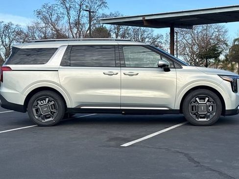 New 2026 Kia Carnival SX image 3