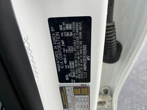 Used 2025 Kia Sportage LX image 28