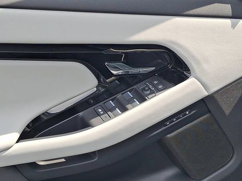 New 2026 Land Rover Range Rover Evoque Hoxton AWD/4WD image 8