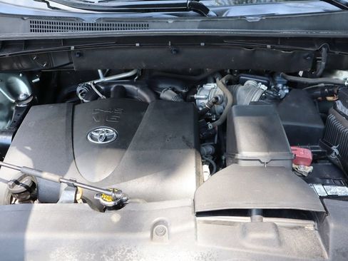 Used 2017 Toyota Highlander Plus w/ Carpet Mat Package AWD/4WD image 41