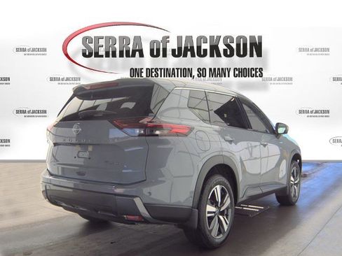 Used 2025 Nissan Rogue SL AWD/4WD image 6