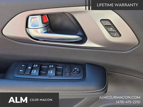 New 2026 Chrysler Pacifica Select FWD image 32