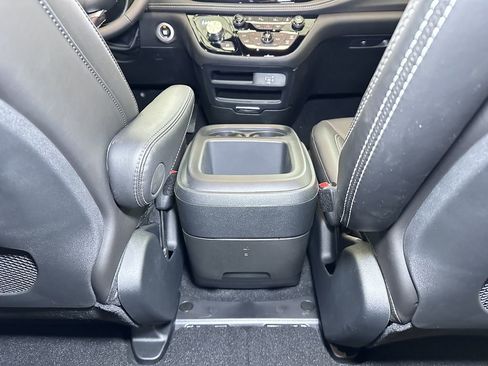 New 2026 Chrysler Pacifica Select image 26