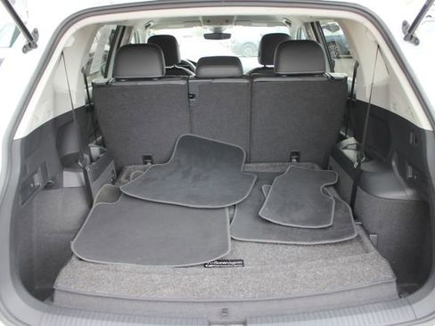 Used 2023 Volkswagen Tiguan SE image 25