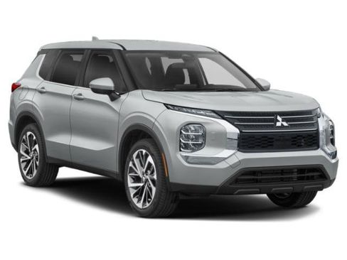Used 2023 Mitsubishi Outlander ES FWD image 6
