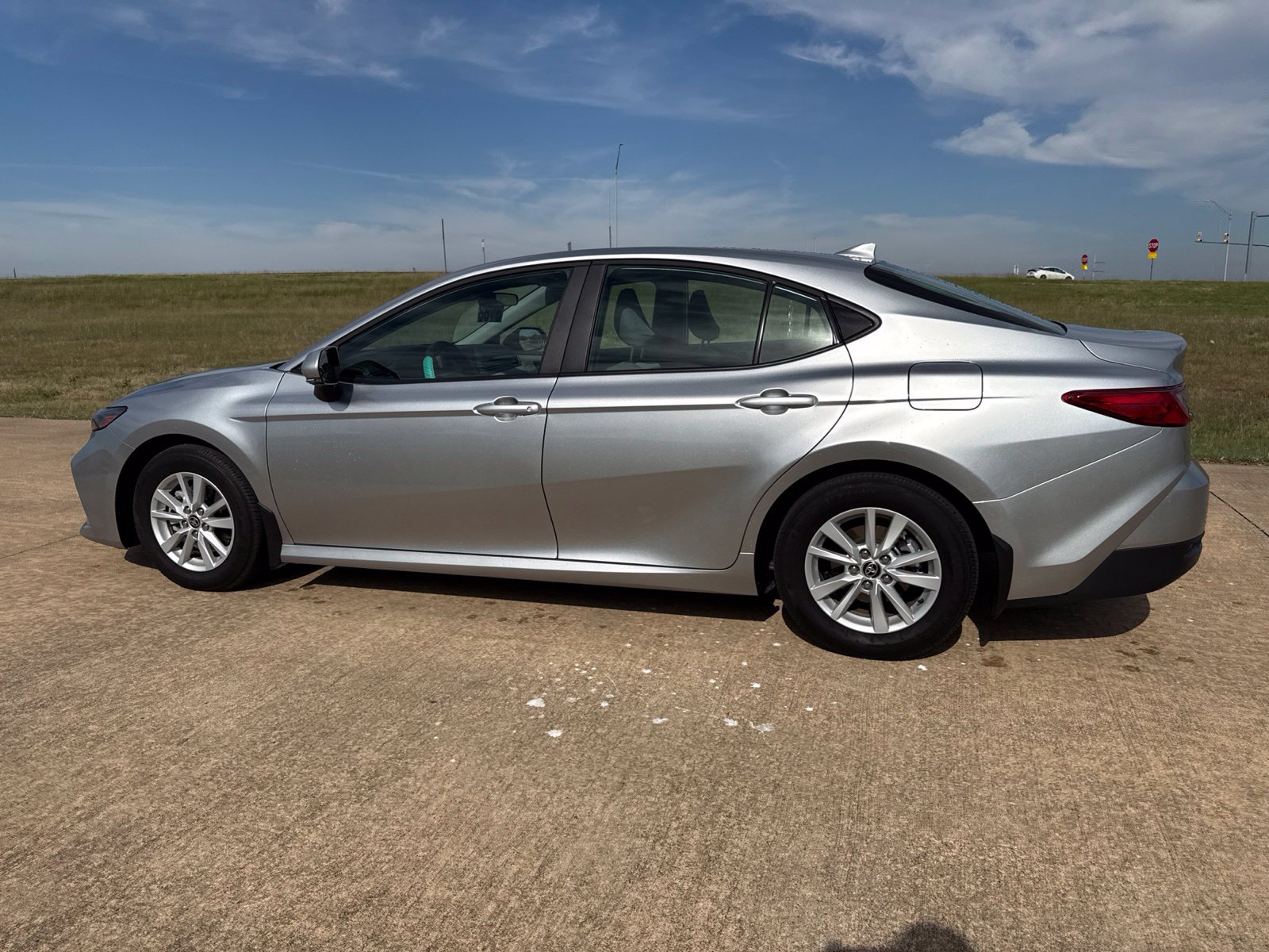 Used 2026 Toyota Camry LE FWD image 4