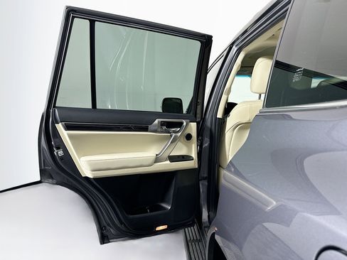 Used 2023 Lexus GX 460 Premium w/ Accessory Package AWD/4WD image 27