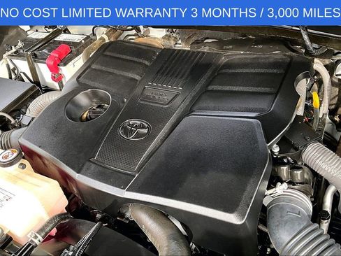 Used 2022 Toyota Tundra SR5 w/ SR5 Convenience Package image 33