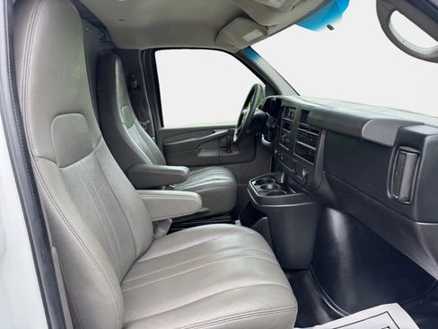 Used 2015 Chevrolet Express 3500 image 10