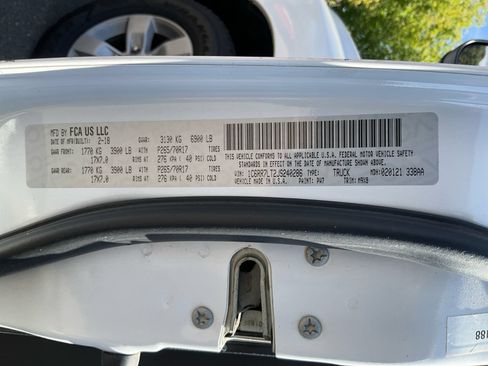 Used 2018 RAM 1500 Classic SLT AWD/4WD image 23