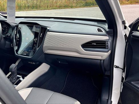 Used 2025 Subaru Forester Limited image 17