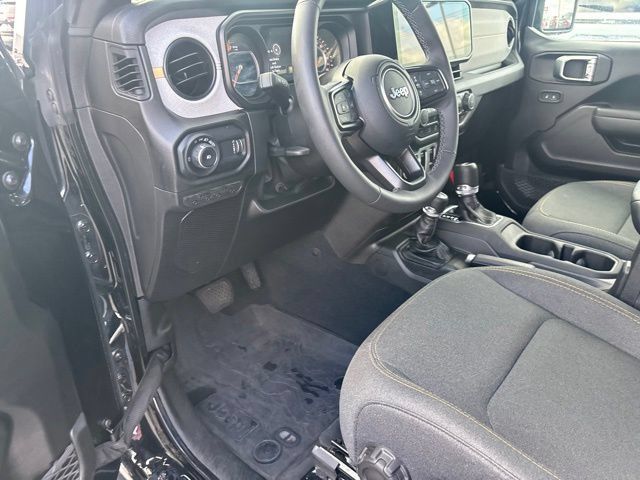 Used 2025 Jeep Wrangler Sport AWD/4WD image 16