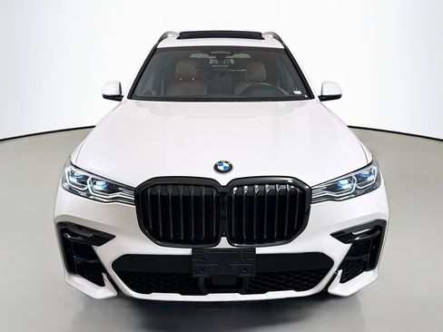 Used 2021 BMW X7 M50i image 2