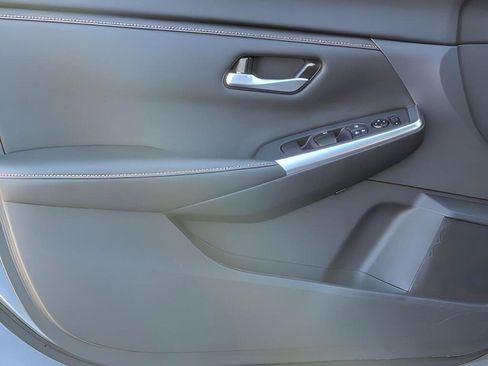 Certified 2025 Nissan Sentra SR FWD image 20
