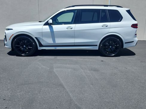 Used 2024 BMW X7 xDrive40i w/ M Sport Package AWD/4WD image 4