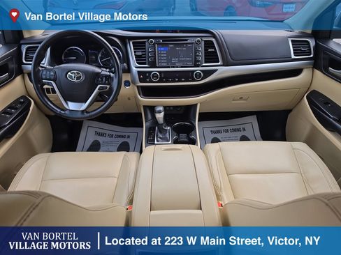 Used 2017 Toyota Highlander XLE AWD/4WD image 28