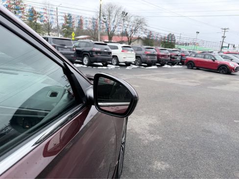 Used 2024 Nissan Altima 2.5 SV w/ SV Premium Package image 7