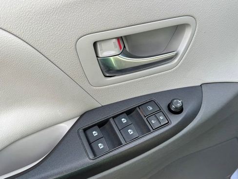 Used 2020 Toyota Sienna LE image 14