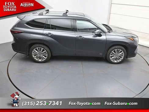 Used 2024 Toyota Highlander Platinum AWD/4WD image 31