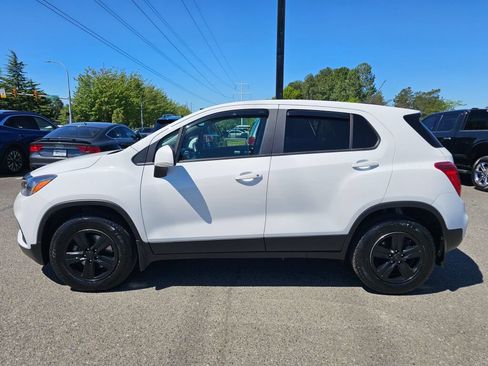 Used 2022 Chevrolet Trax LS w/ Tint and Cruise Package AWD/4WD image 2